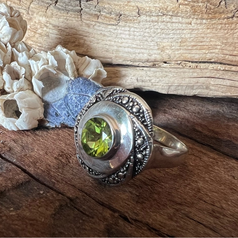 Artisan NWT Bali Ring Peridot Sterling Silver Large Green Spring 7 Flower